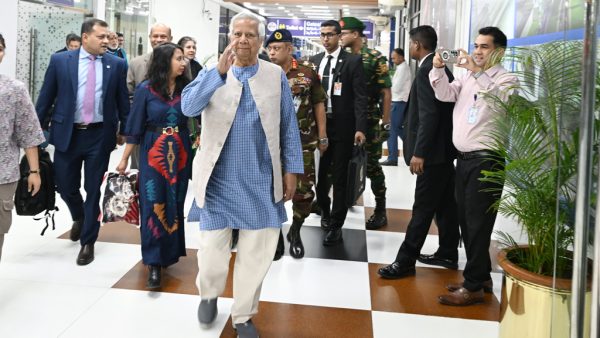 দেশে ফিরেছেন অন্তর্বর্তী সরকারের প্রধান উপদেষ্টা ড. ইউনূস