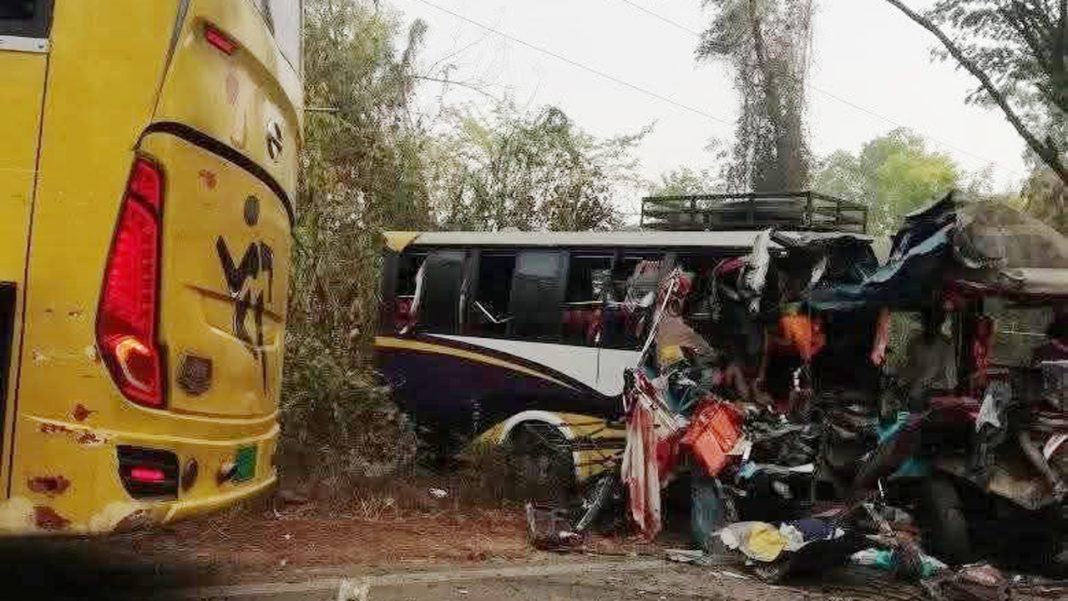 চট্টগ্রাম-কক্সবাজার মহাসড়কে প্রাণ গেল ৫ জনের