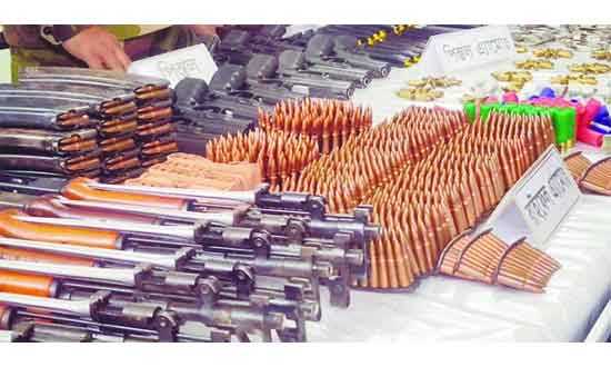 পুলিশের লুট হওয়া প্রায় চৌদ্দশ’ অস্ত্রের হদিস নেই