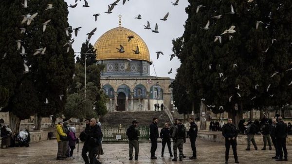 আল-আকসার ইমামের বিরুদ্ধে নিষেধাজ্ঞা দিল ইসরাইল