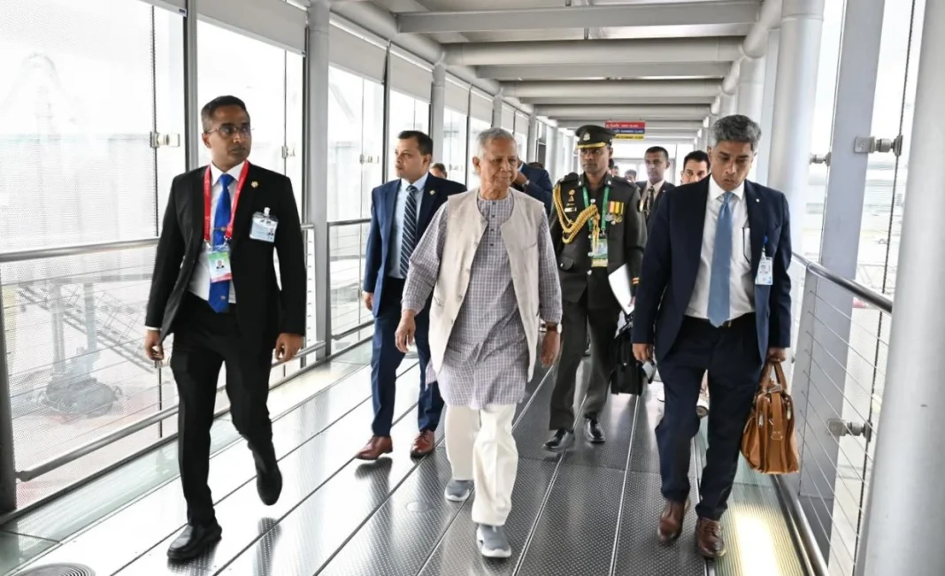 বিমসটেক সম্মেলনে যোগ দিতে প্রধান উপদেষ্টা ব্যাংকক পৌঁছেছেন