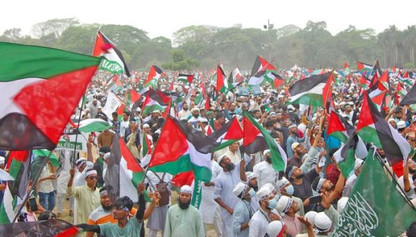 স্লোগানে স্লোগানে মুখরিত সোহরাওয়ার্দী উদ্যান