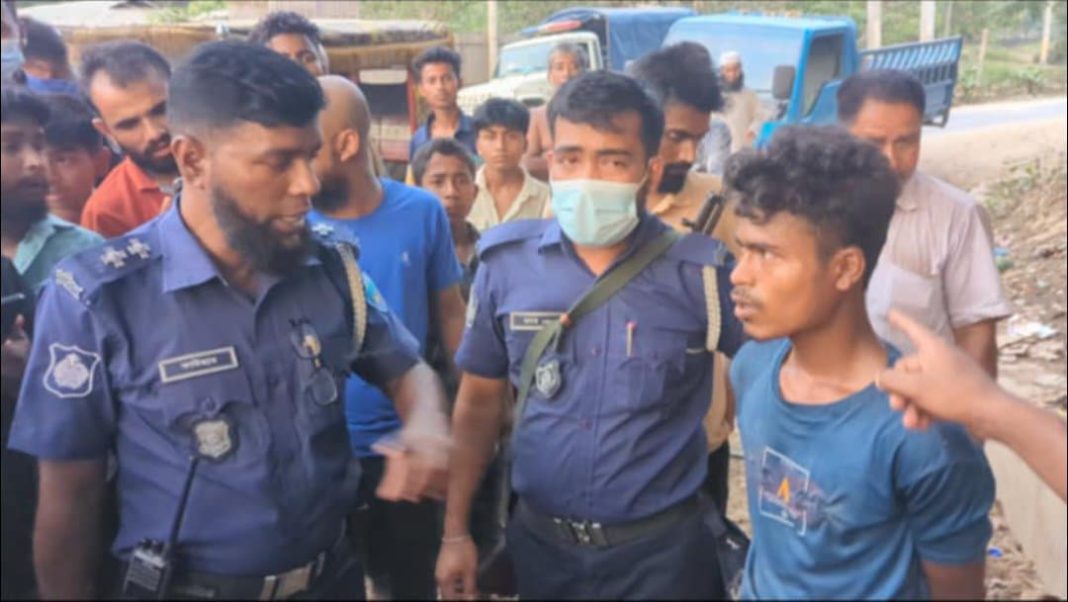 রামুতে ছিনতাইকারী ধরে পুলিশে দিল জনতা